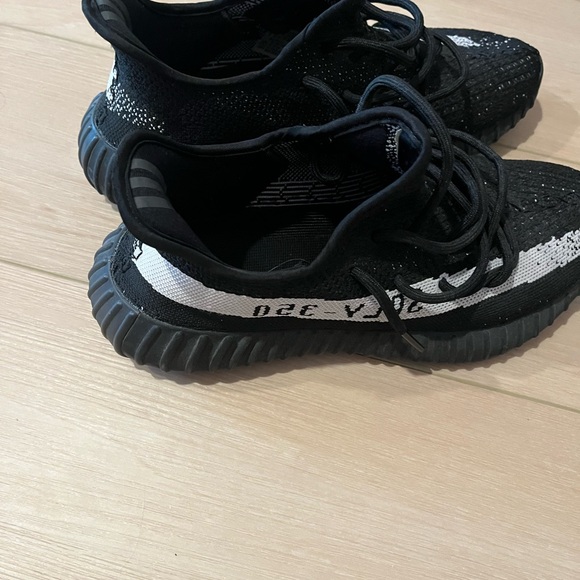 Yeezy 350 v1 Oreo - Picture 2 of 6